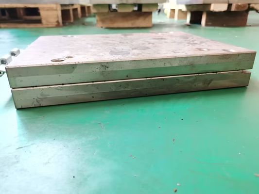 A modelagem por injeção de borracha do silicone do molde da compressão SKD61 personalizou